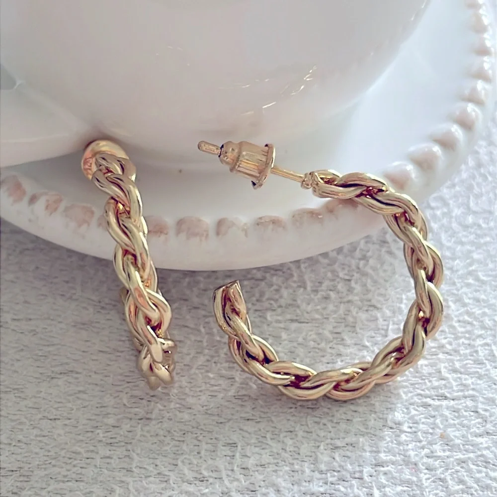 Chain open hoop huggie earrings